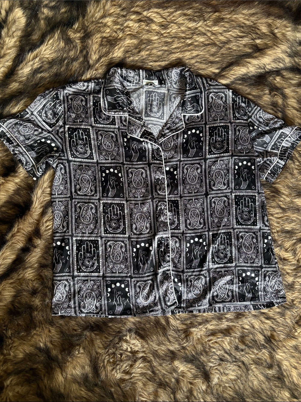 Earthbound Trading Co Woman’s Occult Silky Buttonup Pajama Top Size XXL